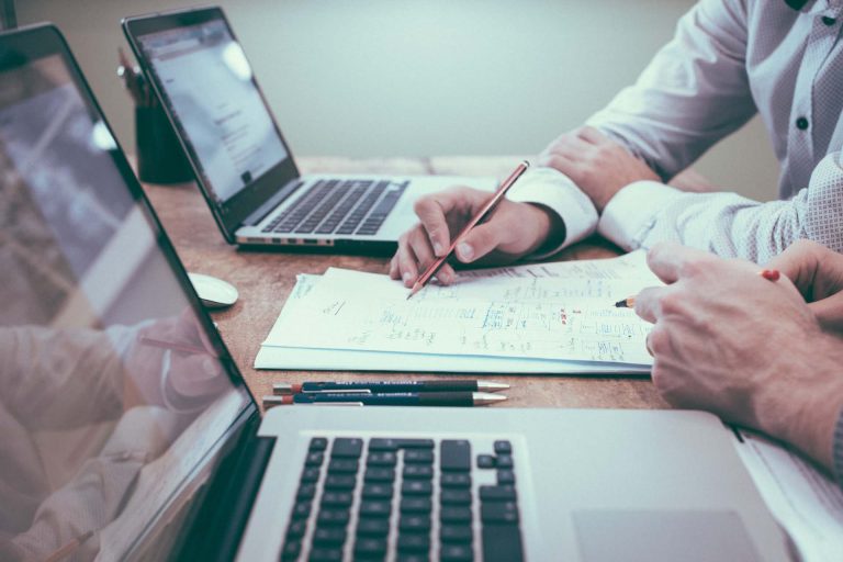 Individuelle Beratung für Crypto-Anfänger, Schulungen zu Investments und maßgeschneiderte Strategien für Unternehmen.